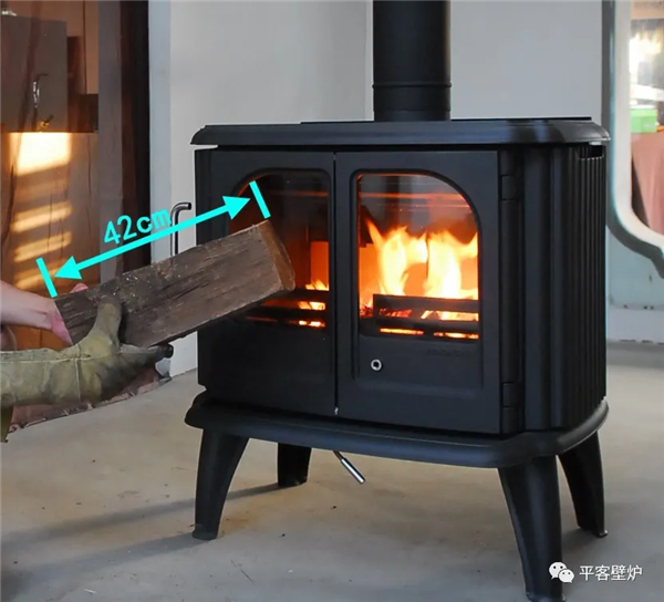 丹麥真火壁爐morso 3640側(cè)面加柴.png 丹麥真火壁爐morso 3640側(cè)面加柴.png