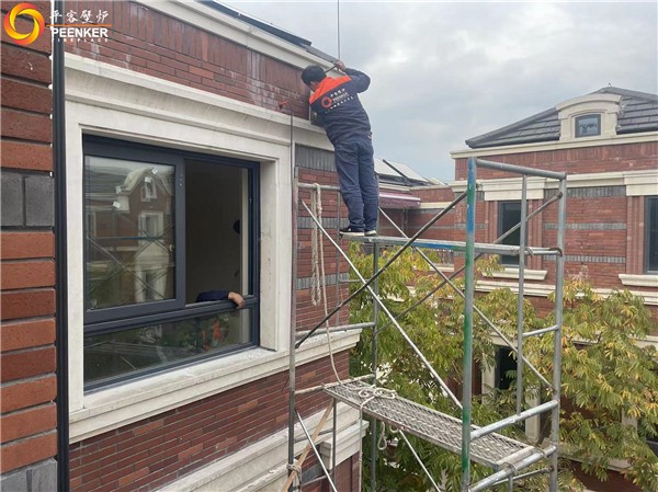 上海中海九峯里別墅丹麥進(jìn)口壁爐Aduro 15安裝.jpg