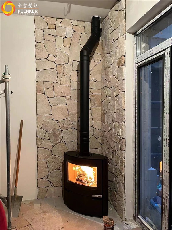 上海中海九峯里別墅丹麥進(jìn)口壁爐Aduro 15安裝.jpg