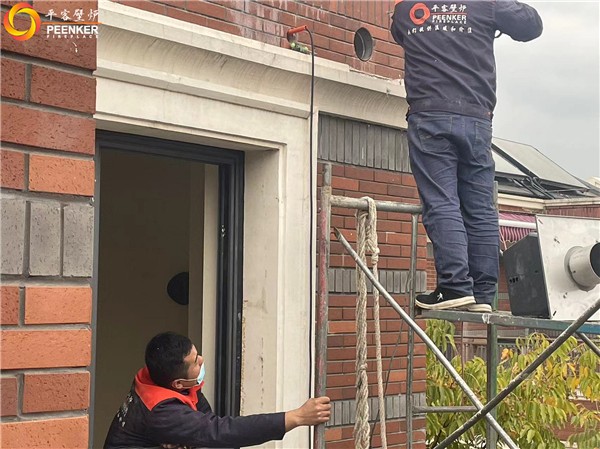 上海中海九峯里別墅丹麥進(jìn)口壁爐Aduro 15安裝.jpg