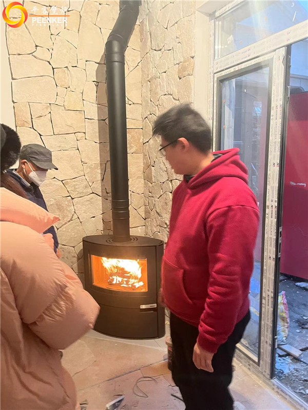 上海中海九峯里別墅丹麥進(jìn)口壁爐Aduro 15安裝.jpg