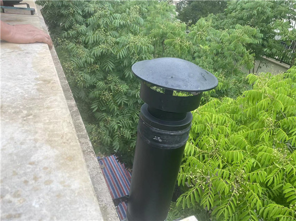 壁爐煙囪強風干擾需要安裝雨帽.jpg 壁爐煙囪強風干擾需要安裝雨帽.jpg
