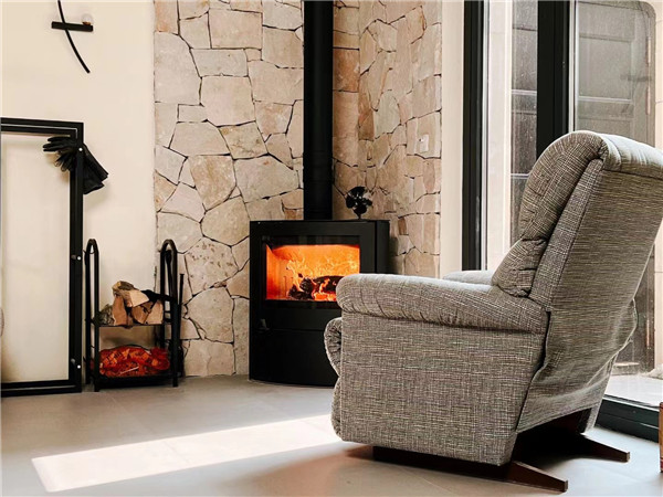 上海中海九峯里別墅丹麥進(jìn)口壁爐Aduro 15安裝.jpg