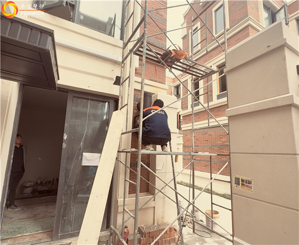 上海九峯里別墅丹麥Aduro A17進(jìn)口壁爐安裝.jpg