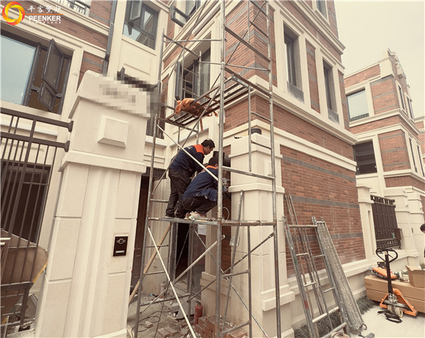 上海九峯里別墅丹麥Aduro A17進(jìn)口壁爐安裝.jpg