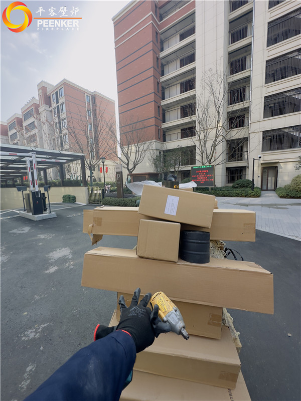 上海九峯里別墅丹麥Aduro A17進(jìn)口壁爐安裝.jpg